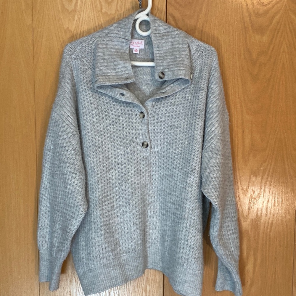 Over-Sized Medium Grey Isabel Matenrity Sweater. Super cozy!!